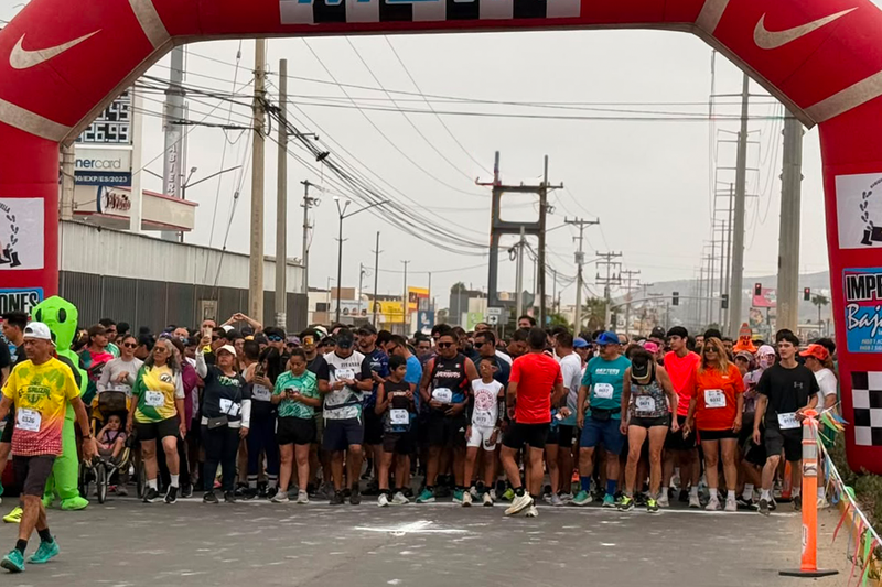 Race participants at the starting line moments before the first 5k race organized by Rubber Mexico begins